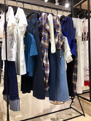 品牌折扣服装分份流程与份货拿货渠道详解